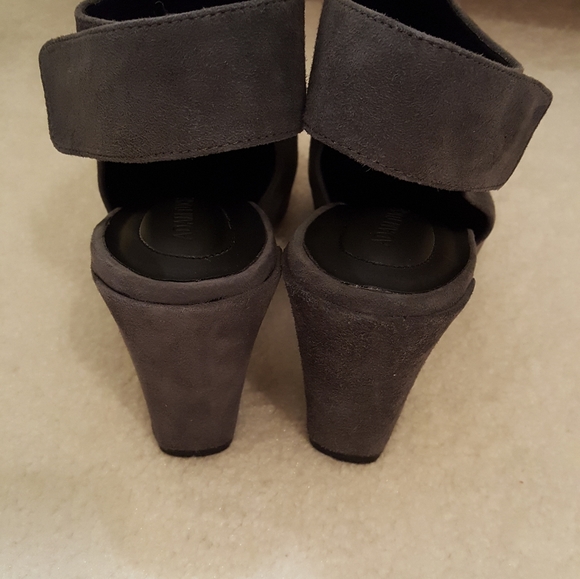 LIKE NEW Adam Tucker Jenna Gray Suede Booties (Velcro Strap, Exposed Heel) 8.5 - Picture 6 of 7